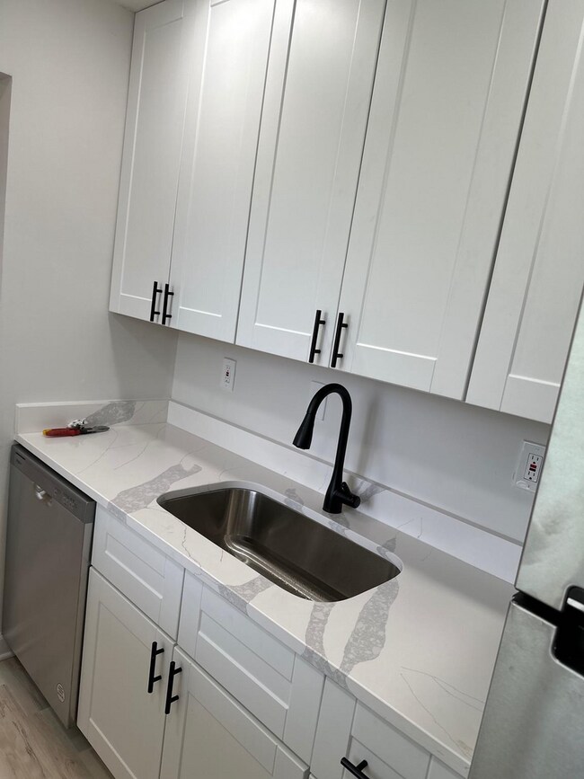 Building Photo - 3 Bed 1 Bath SW DC