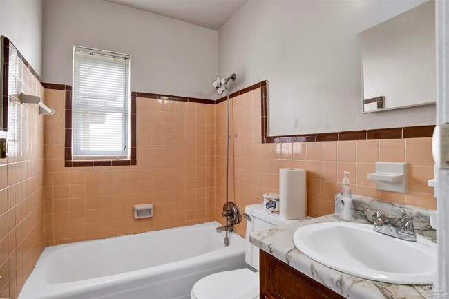 Building Photo - 2802 W Gonzalez St