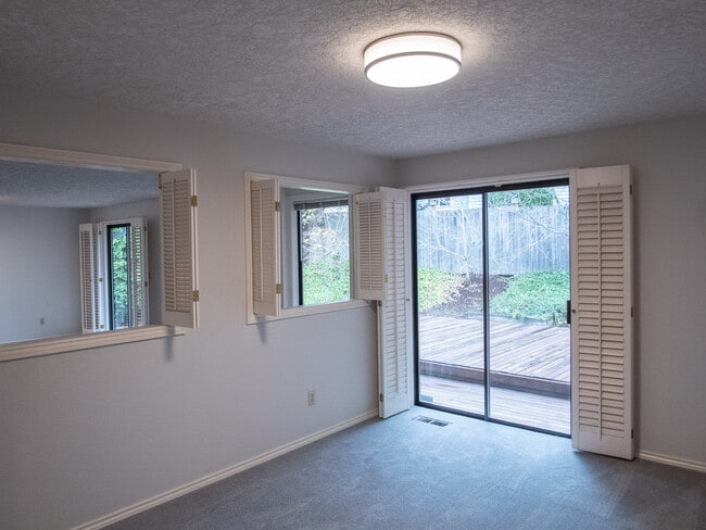 Building Photo - 15729 NE Fremont St