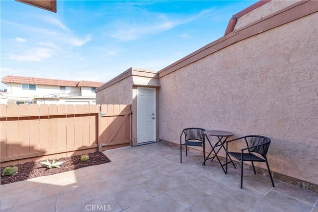 Building Photo - 2 Bedroom Townhome in San Marcos