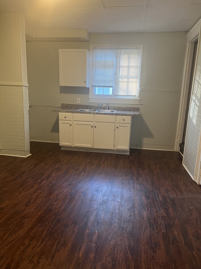 Building Photo - 367 Hawley St