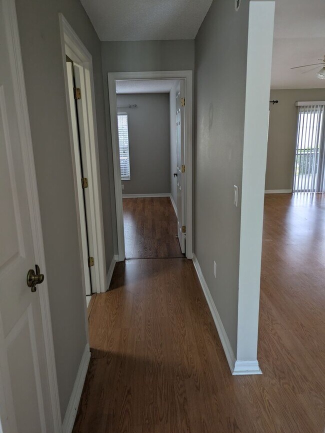 Building Photo - 866 Oak Forest Dr