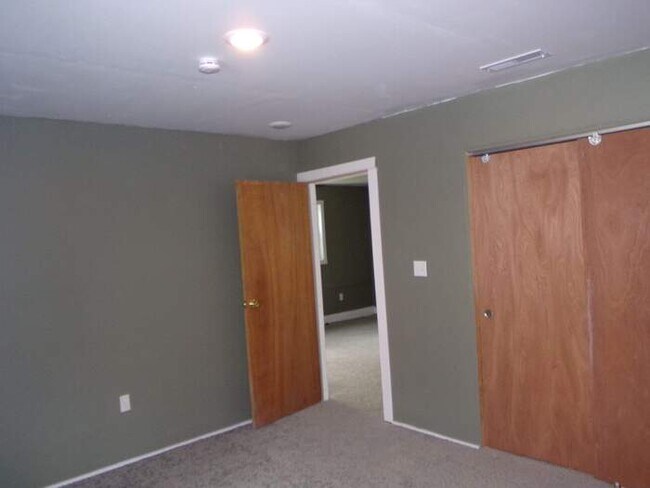 Building Photo - Cozy 2 Bed 1 Bath Home!