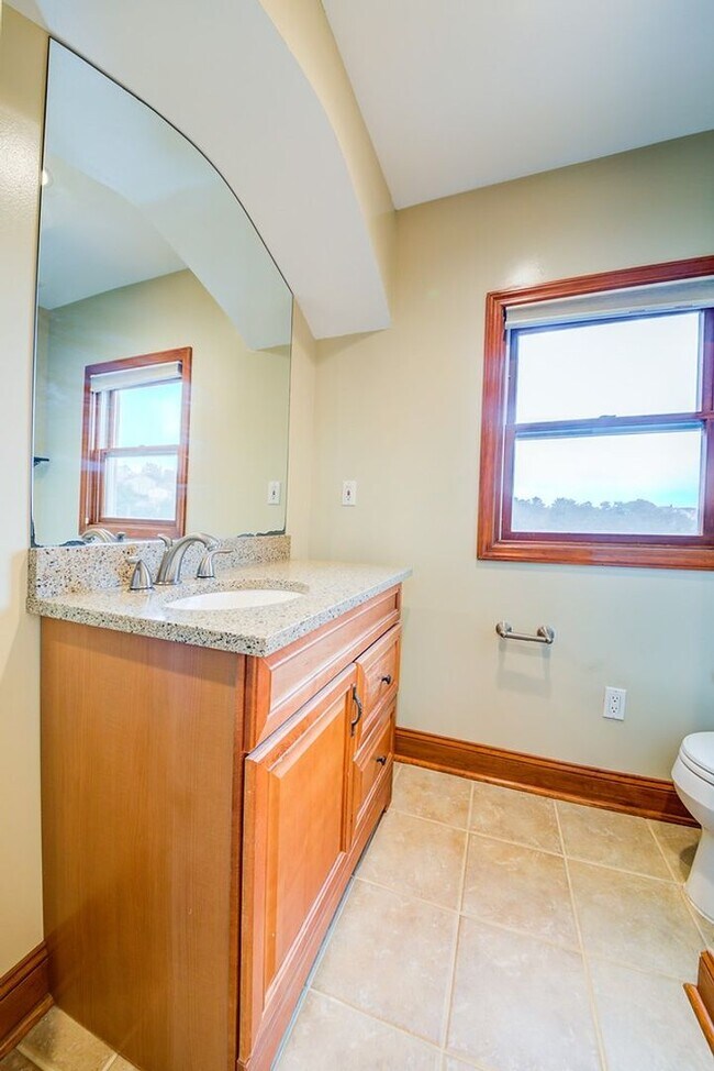 Building Photo - Stunning 3 bedroom home in Bon Air availab...