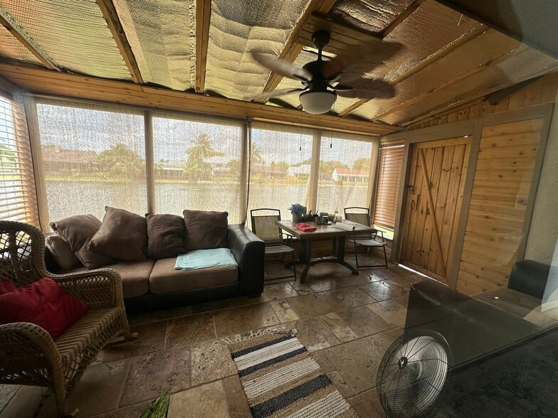 Building Photo - 1361 Sandpiper Blvd