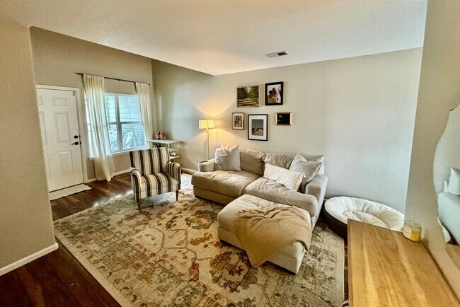 Building Photo - Spacious 2 Bed 2.5 Bath Townhouse in Northeast Fort Collins