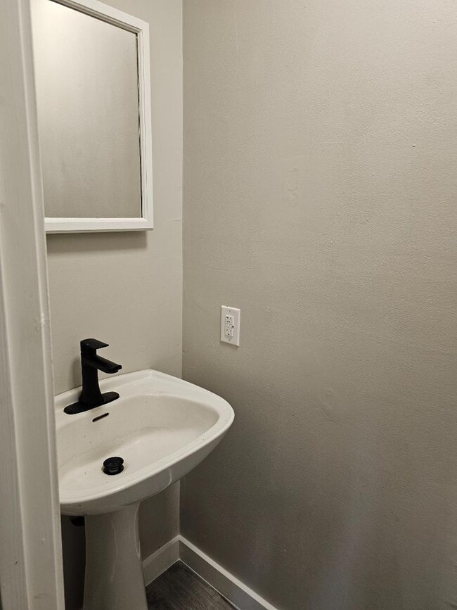 Building Photo - 102 North St