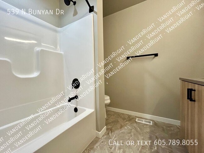 Building Photo - 539 BUNYAN Dr