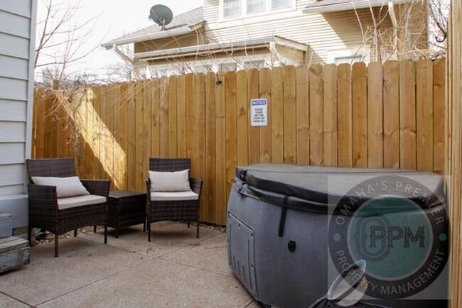 Building Photo - 822 N 50th Ave