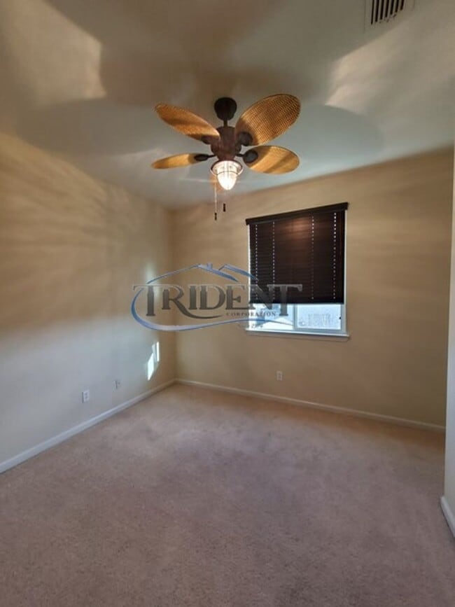 Building Photo - 4 bedroom, 2 ½ bath SOLAR home