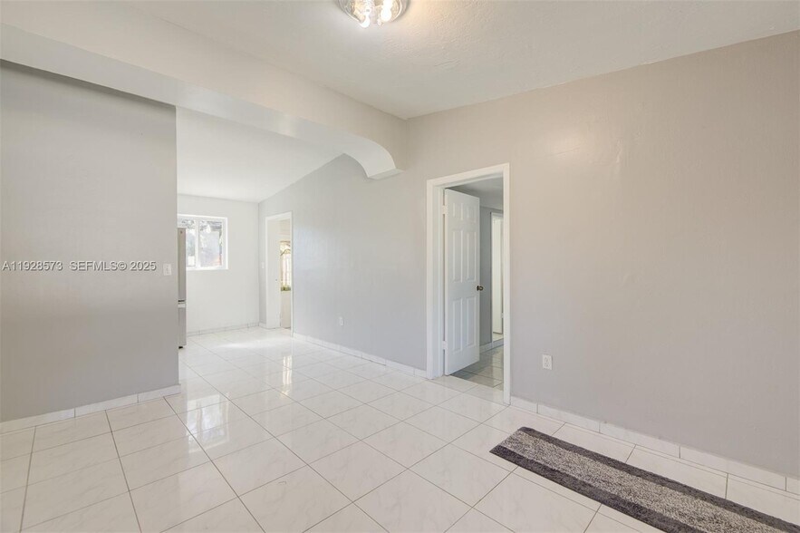 Building Photo - 3510 SW 39th St