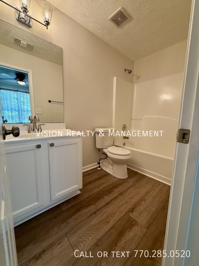 Building Photo - 2084 Manhattan Pkwy