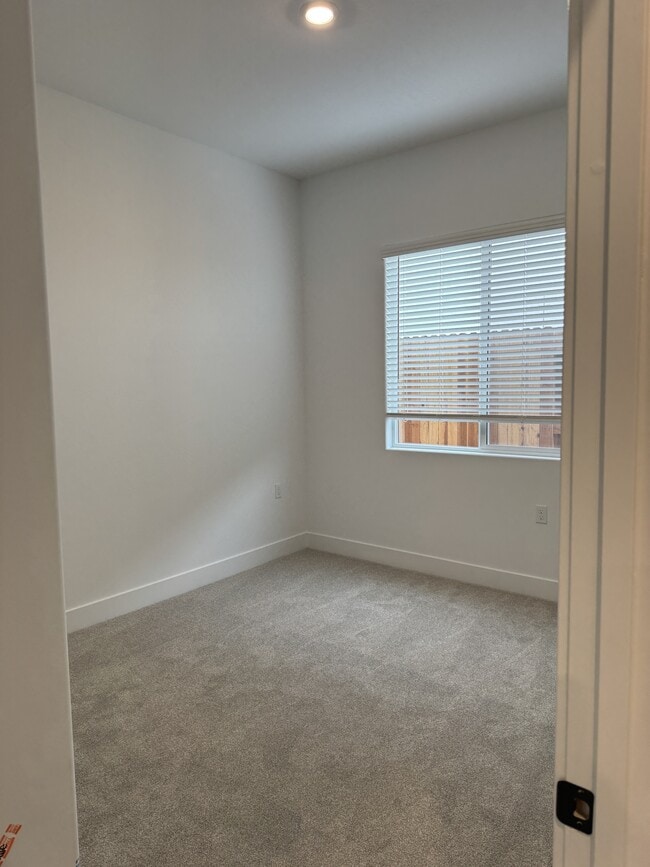 Building Photo - 7419 Castle Dr