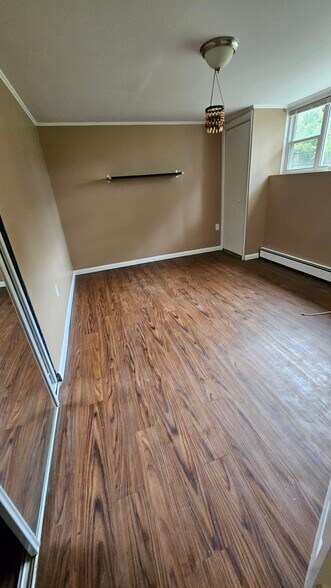 Bedroom Downstairs - 5 Tudor Ct W