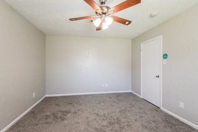 Building Photo - 2823 Forestbrook Dr