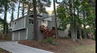 Building Photo - 1733 Christie Dr NE