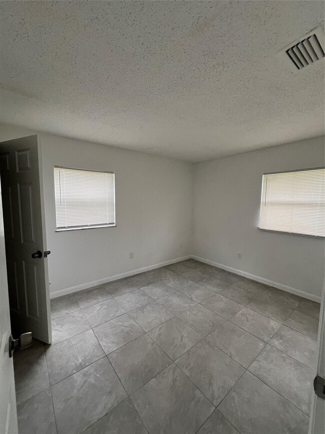 Building Photo - 308 Essex Dr