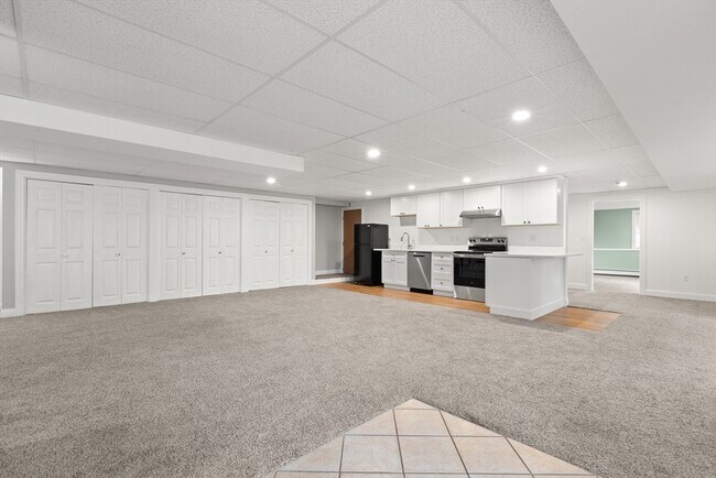 Building Photo - 10 Deer Hill Farm Rd