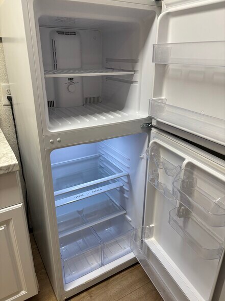 Building Photo - 1075 W State St