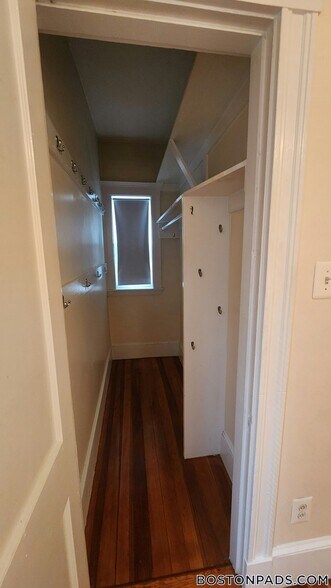 Building Photo - 18 Bigelow St