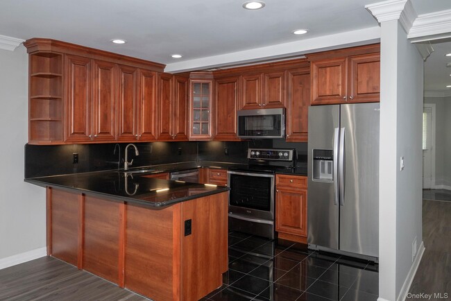 Building Photo - 2505 Townehouse Dr