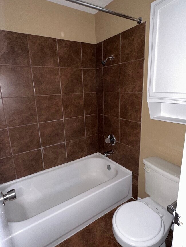 Building Photo - 6905 Blackberry Dr