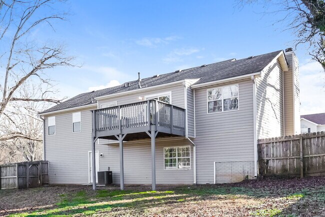 Building Photo - 221 Greenleaf Dr