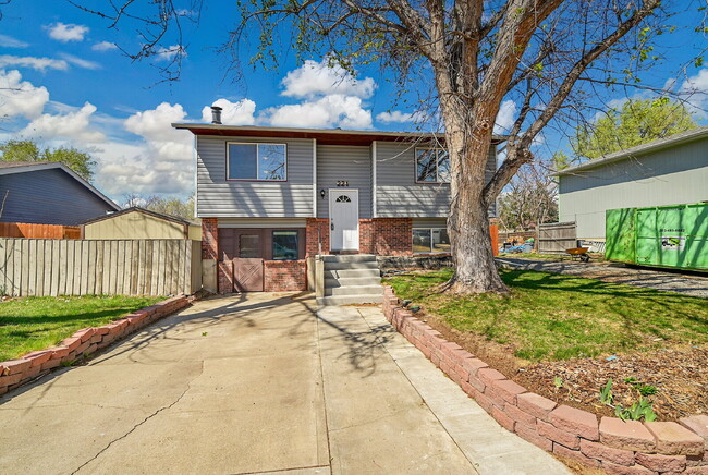 Building Photo - $2,495.00 - 4 Beds 2 Baths, Single Family ...