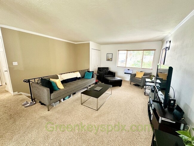 Building Photo - Two bedroom one bathroom condo in Southwes...
