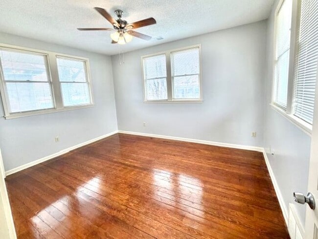 Building Photo - Now Leasing In Near Overton Park and Arts District- 4-bedroom 1.5 Bath Available Now!