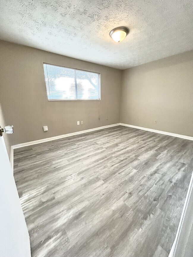 Building Photo - 8798 Pinon Dr