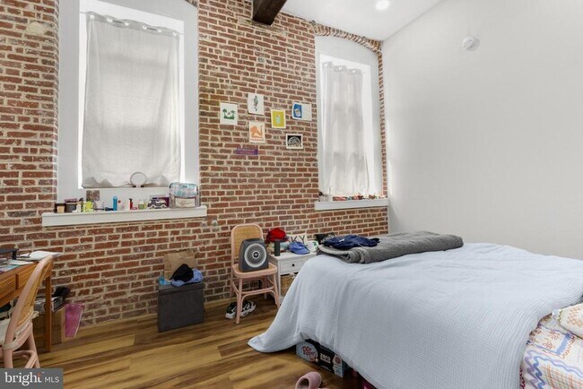 Building Photo - 2045 Trenton Ave