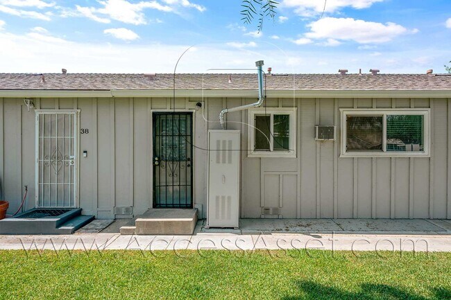 Building Photo - Spacious 2 Beds/2 Bath Home In Highly Desi...