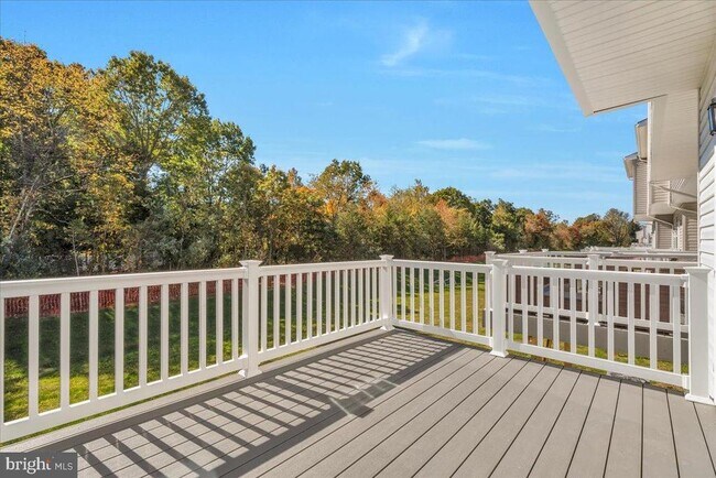 Building Photo - 76 SAND HILLS Dr