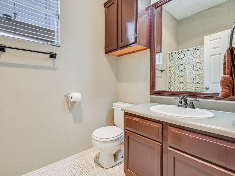 Building Photo - 14608 Town Hill Dr