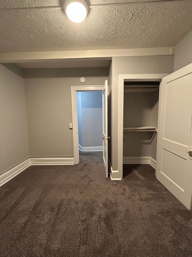 Building Photo - City Central Charmer with Private Entry