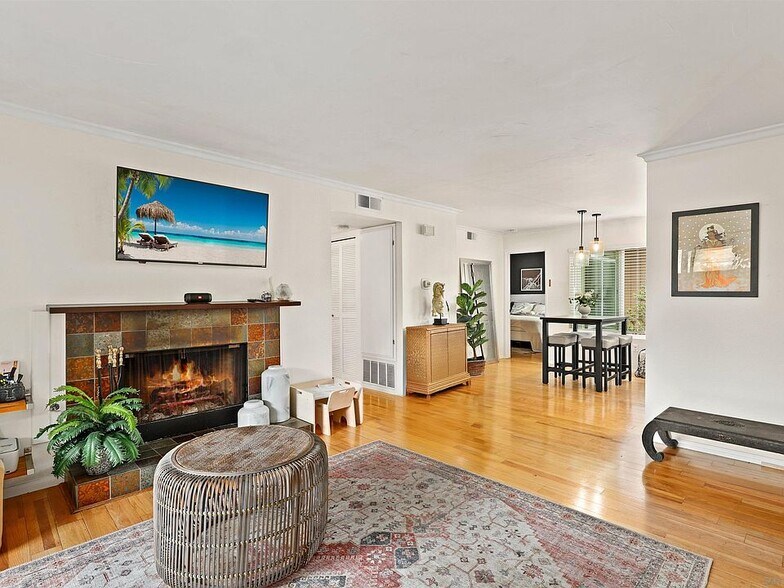 Building Photo - 6544 College Grove Dr