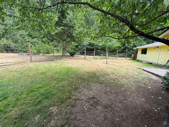 Building Photo - 3 Bed/1 Bath +Garage & Shop, Marblemount