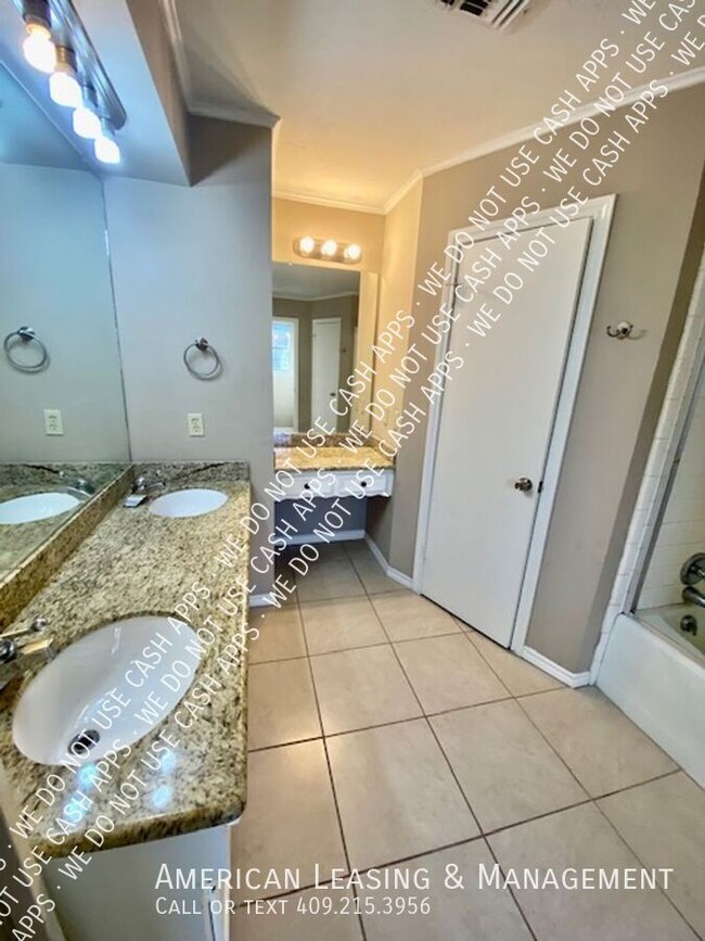 Building Photo - 8 La Costa Cir