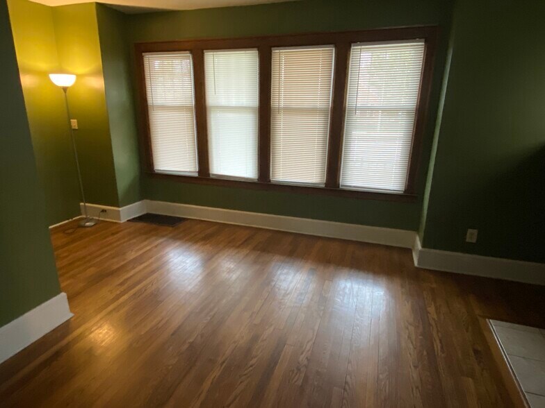 Family Room - 3118 N Main St