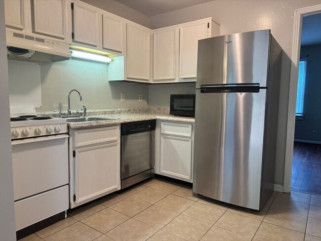 Building Photo - Great 1BR Unit