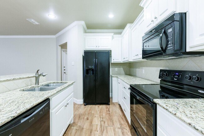 Building Photo - 9804 Avenue V