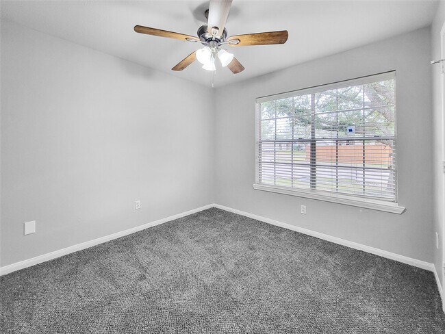 Building Photo - 4010 Redwood Hill Ct