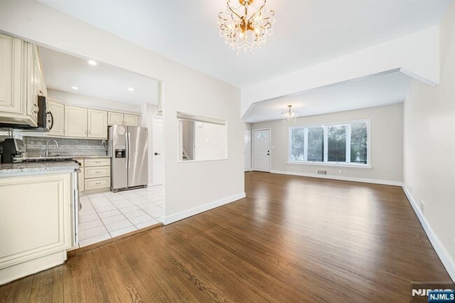 Building Photo - 111 Charles St