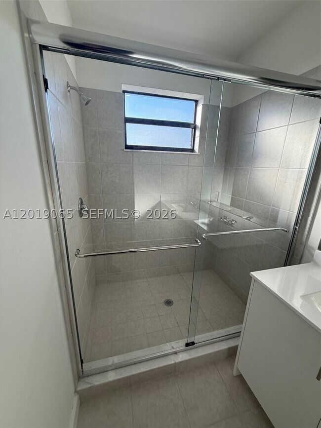 Building Photo - 4957 Oakmont Dr