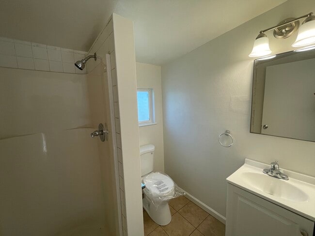 Building Photo - 413 Laurel Ave