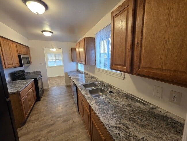 Building Photo - 545 N 25th St