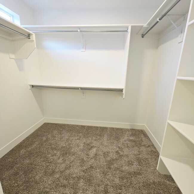 Building Photo - 4022 1100 N