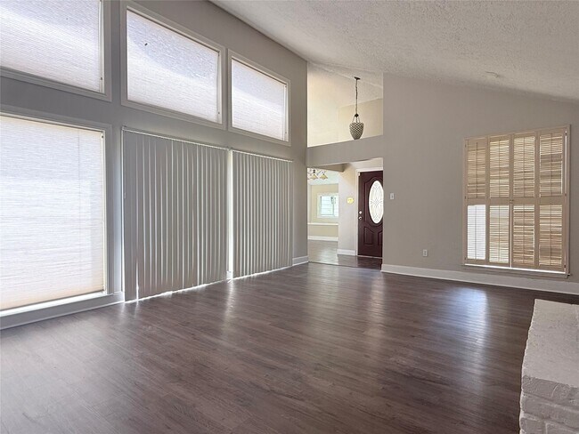 Building Photo - 11318 Briar Forest Dr