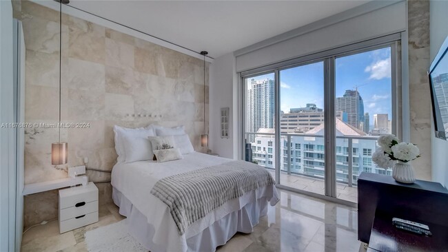 Building Photo - 1155 Brickell Bay Dr